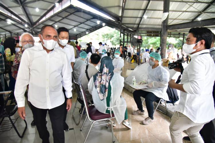 Edy Rahmayadi Tinjau Vaksinasi di Aula Pancasila Kampus USU, Persiapan Kuliah Tatap Muka