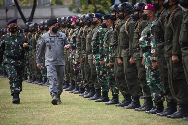 Kepala Bakamla RI Resmi Buka Coast Guard Basic Training di Pusdiklatsarmil