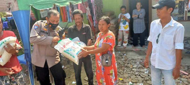 Polsek Medan Baru dan Bakti Musik Beri Bantuan Sembako Kepada Warga Kurang Mampu dan Mengalami Musibah Kebakaran