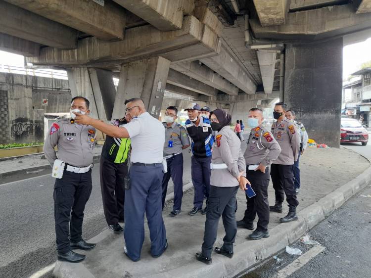  Hindari Kerusakan Truk, Satlantas Polrestabes Rekayasa Lalin Flyover Amplas Medan