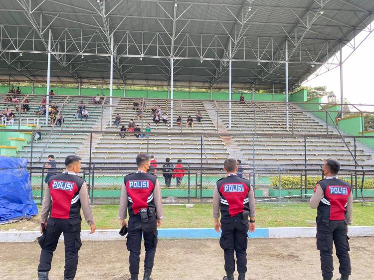 Polrestabes Medan Kawal Pertandingan Sepak Bola di Stadion Teladan, Karo United Tekuk Perserang Dengan Skor 3 - 0