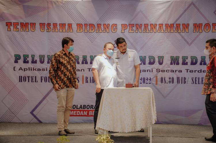  Ketua KADIN Medan Dampingi Walikota Luncurkan Aplikasi 'SIPANDU MEDAN'