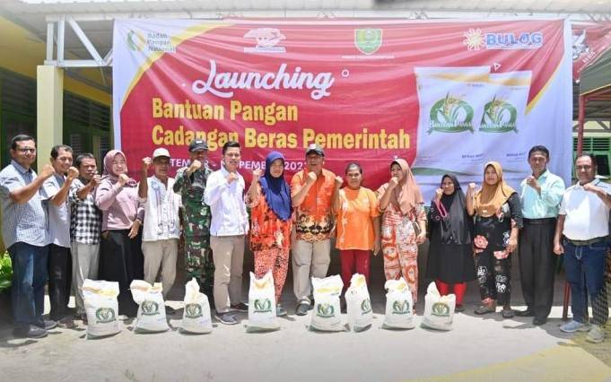  Launching Bantuan Cadangan Pangan Beras Pemerintah: Wali Kota Serahkan 110 Ton Beras kepada 11.231 Warga Kota Padangsidimpuan