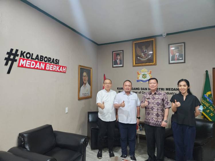 Civitas Akademika IT&B Kunjungan ke Kantor KADIN Medan