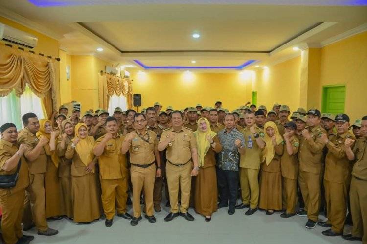 Pengukuhan 56 Kepling, Walikota Padangsidimpuan: Kepling Harus Mengenali Kebutuhan dan Aspirasi Warga