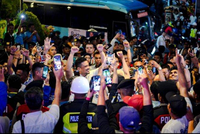 Bobby-Surya Naik Bus Hadiri Pengundian Nomor Urut Pilgub Sumut 2024