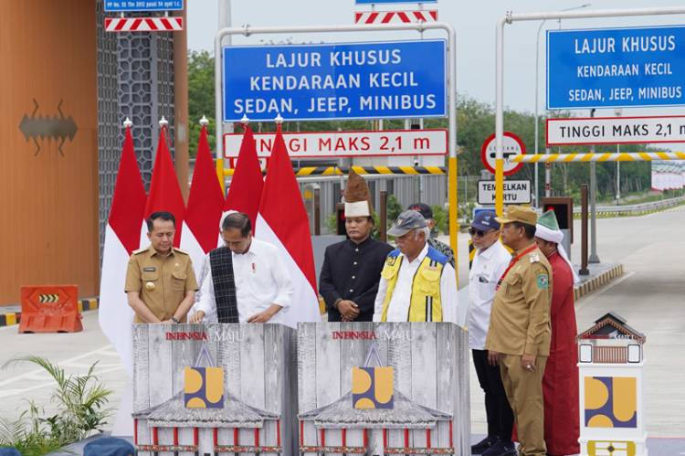 Pj Gubernur Sumut Fatoni Dampingi Presiden Jokowi Resmikan 3 Seksi Pada Ruas Tol