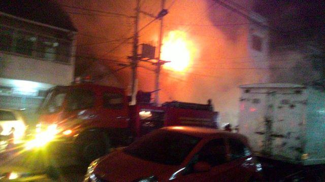 Diduga Akibat Korsleting, Ruko di Jalan Japaris Terbakar
