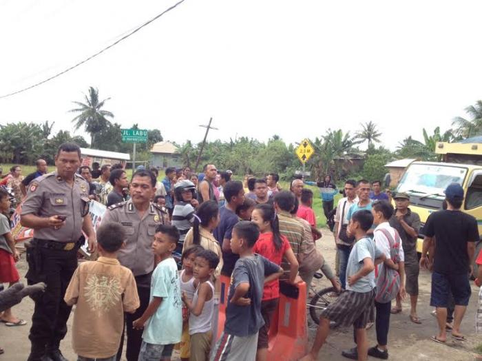 Putra Ditangkap, Warga Payaroba Binjai Blokir Jalan Alternatif 
