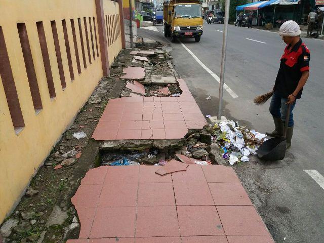 Banyak Trotoar di Binjai Rusak dan Beralih Fungsi