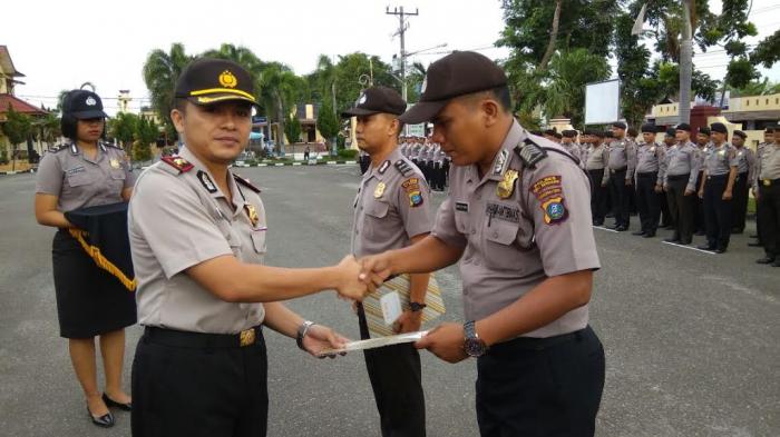Personil Polres Deli Serdang Berprestasi Diberi Penghargaan