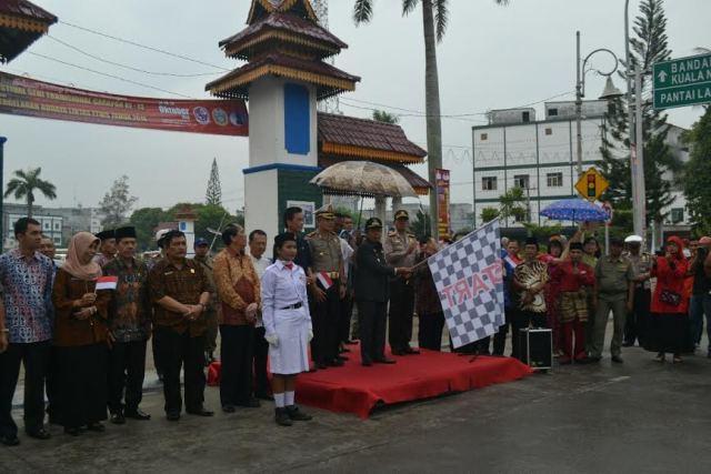 Wabup Deli Serdang Lepas Parade Multi Etnis di Lubuk Pakam