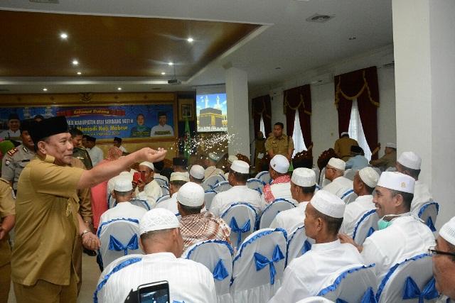 Bupati Ajak Jamaah Haji Untuk berbagi Pengalaman kepada Teman, Keluarga dan Warga