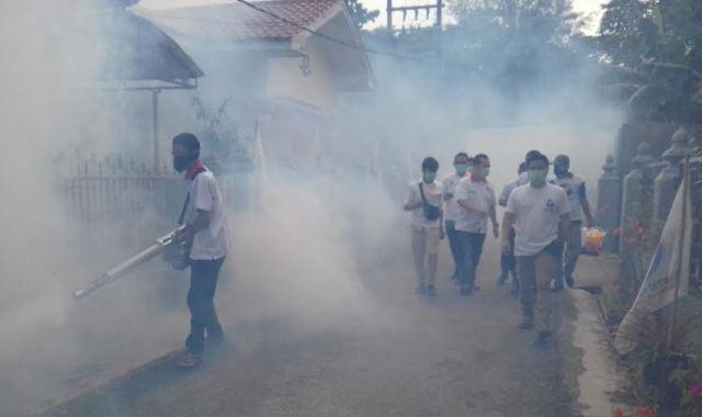Partai Perindo Lakukan Fooging dan Gotong-Royong di Desa Tanjung Garbus I