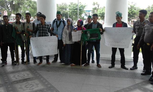 HMI Cabang Labuhanbatu Raya Demo ke Kantor Bupati Labuhanbatu