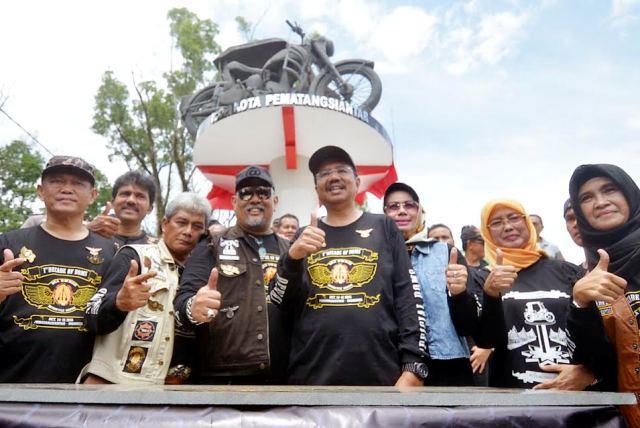 Indro Warkop Apresiasi Pembuatan Tugu Becak Siantar