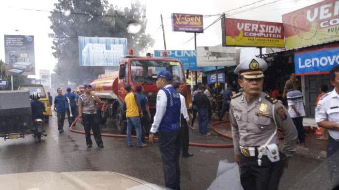 Lima Toko Elektronik di Jalan Merak Jingga Terbakar