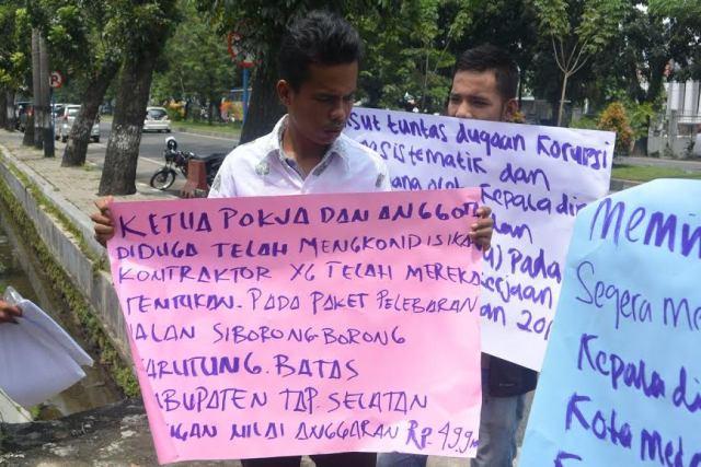 LSM Gema-Baca Demo ke Kejatisu 