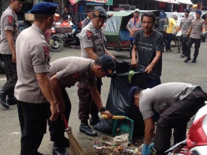 Datasemen A Pelopor Brimob Poldasu Gelar Baksos ke Sejumlah Rumah Ibadah