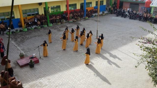 Aksi Memukau Grup Nasyid MAN Kabanjahe Hibur Guru dan Siswa