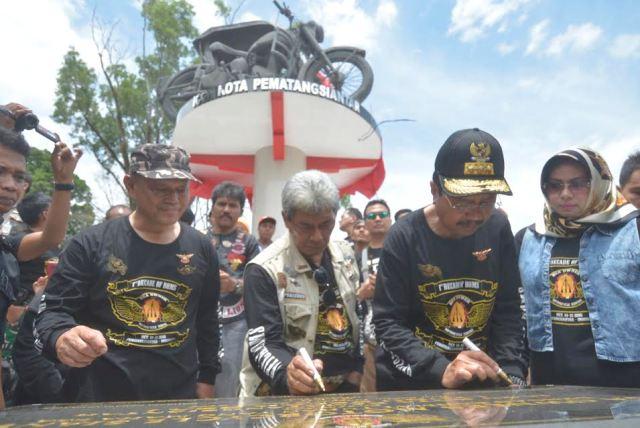 Tugu Becak Ikon Kota Pematangsiantar Diresmikan