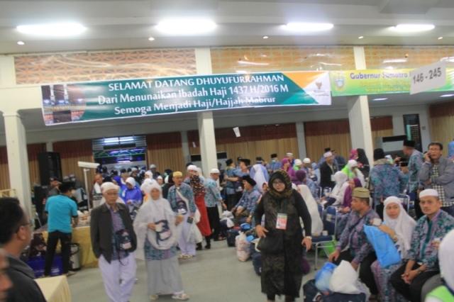 384 Jemaah Haji Kloter 11/MES Tiba Bandara Kuala Namu