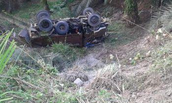 Truk Pengangkut Batu Split Masuk ke Jurang, Sopir Kabur