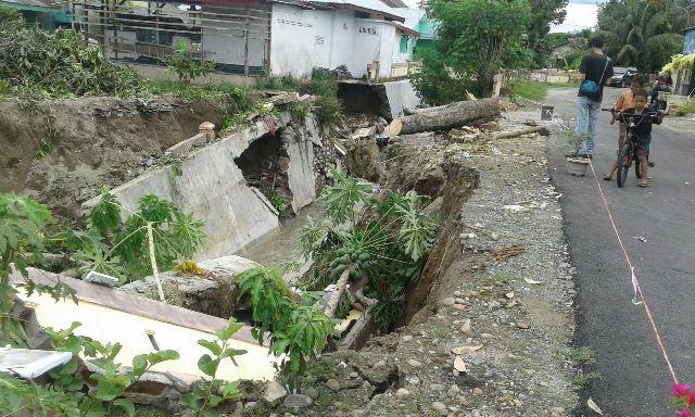 Dinding Drainase Perumnas Berngam Amblas