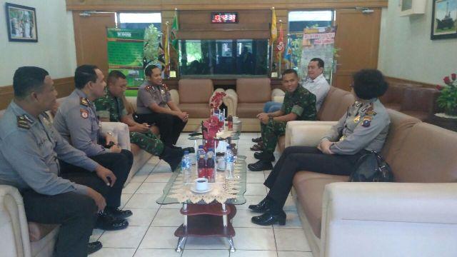 Tingkatkan Kerjasama, Kapolsek Sunggal Silaturahmi ke Yon Kavleri 