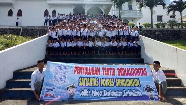 Satlantas Polres Simalungun Go to School ke Pesantren Modern Albarokah