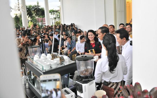Presiden Jokowi Motivasi Pebisnis Kopi Lokal