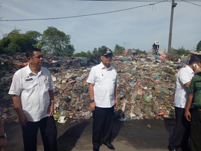 Berserakan di Jalan, Walikota Suruh Camat Medan Helvetia Bersihkan Sampah