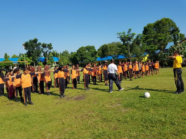 Polsek Kutalimbaru Perkenalkan Aplikasi Polisi Kita di SMPN 1 Kutalimbaru