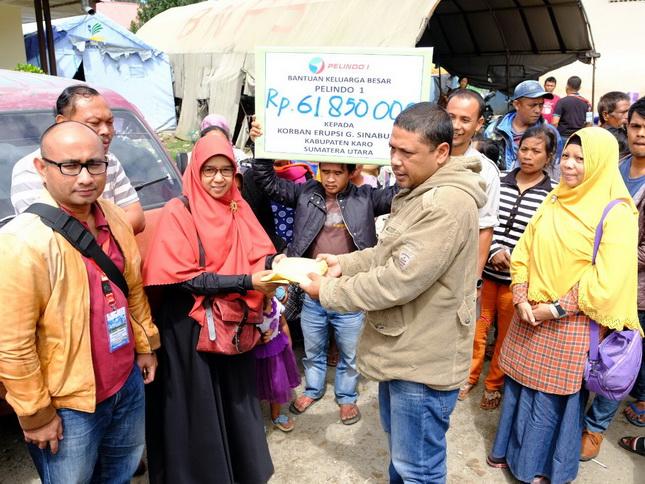 Keluarga Besar Pelindo 1 Salurkan Bantuan untuk Pengungsi Sinabung