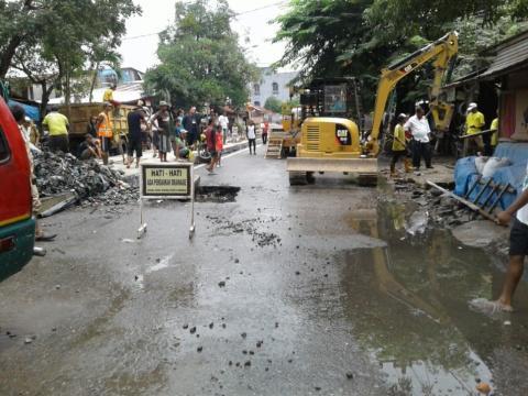 Dinas PU Bongkar Gorong Gorong di Seputaran Jalan Bilal