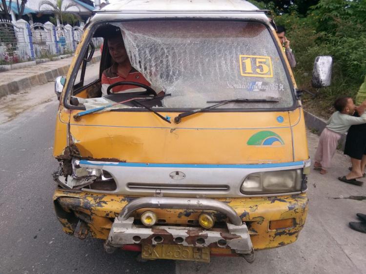 Mobil Tabrak Sepedamotor di Dairi, Parlin Sihombing Dilarikan ke Rumah Sakit
