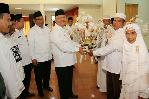 Kepulangan 2.400 Jamaah Haji Asal Medan Disambut Hangat Walikota dan Wakil Walikota