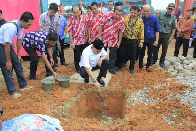 Walikota Medan Letakkan Batu Pertama Pembangunan Pasar Modern Armani Martubung