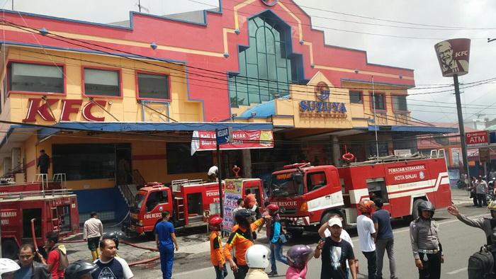 KFC Suzuya Binjai Kebakaran, Sejumlah Pengunjung Masih Terjebak di Dalam Gedung