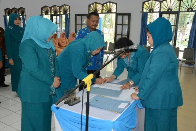 Ketua TP PKK Deli Serdang Lantik Lima Ketua TP PKK Kecamatan