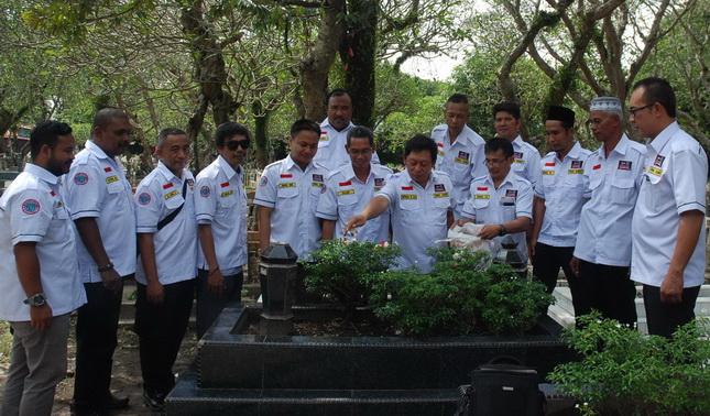 Peringati Hari Kesaktian Pancasila, Pokja Humas Tabur Bunga di Makam Fendi Keling