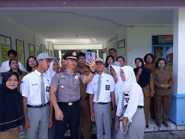 Go To School, Kapolsek Kutalimbaru Inspektur Upacara di SMA Negeri 1 Kutalimbaru