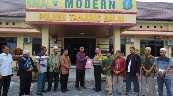 Terkait Pembakaran Bendera Tauhid, Kapolres Terima Pernyataan Sikap Aliansi Umat Islam Kota Tanjungbalai