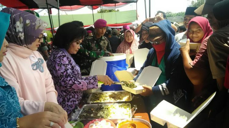 Ketum Dharma Pertiwi Sambangi Korban Bencana Gempa di Palu