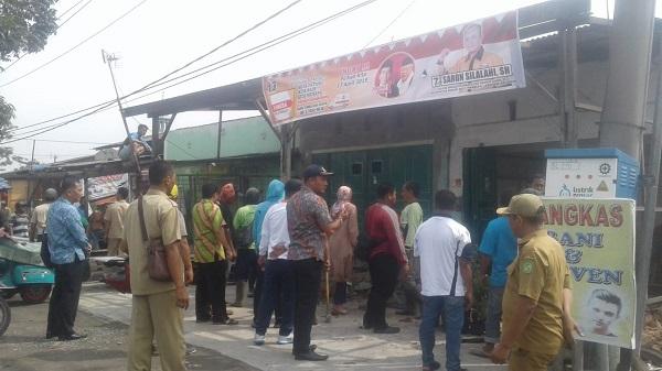 Tak Ada Ijin, Baliho Hingga Pos OKP di Kecamatan Medan Belawan Dibongkar 