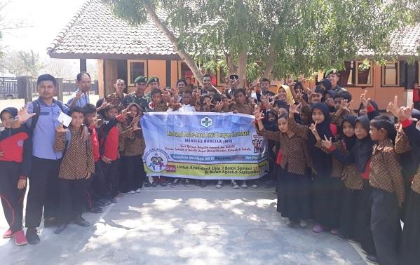 Satkes Kogasgabpad Bantu Imunisasi 112 Siswa SD di Sumbawa Barat