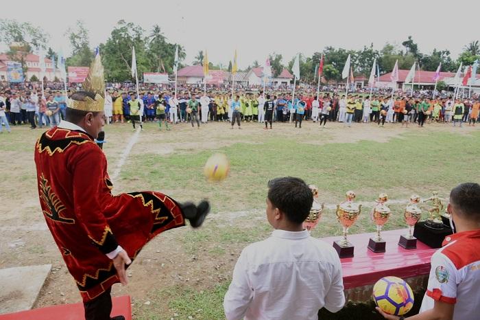 Gubernur Sumut Buka Open Turnamen Sepakbola Askab PSSI Nias Barat
