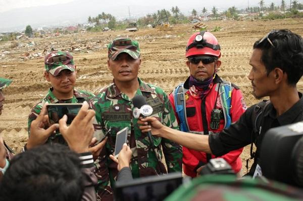 TNI Bersihkan Area Likuifaksi di Balaroa