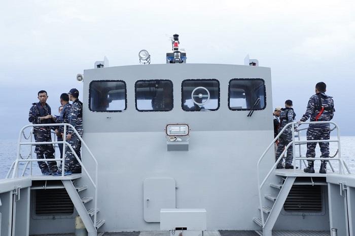 Bantu Pencarian Korban Lion Air JT 610, Prajurit TNI Gunakan LCU 