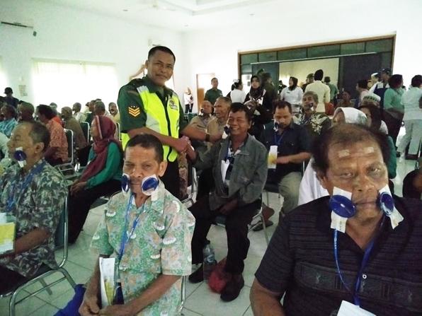 Cari Pasien Katarak, Babinsa Kodim 0204/DS Turun ke Pelosok Desa 